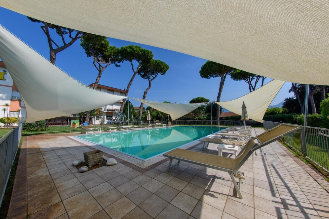 Hotel La Palma Lido di Camaiore Exterior photo